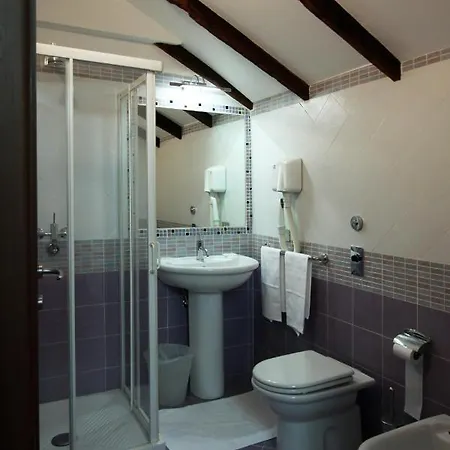 Otel Lux Durante 2*