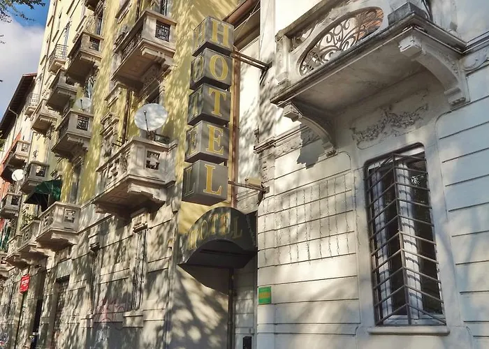 Szálloda Lux Durante Milánó